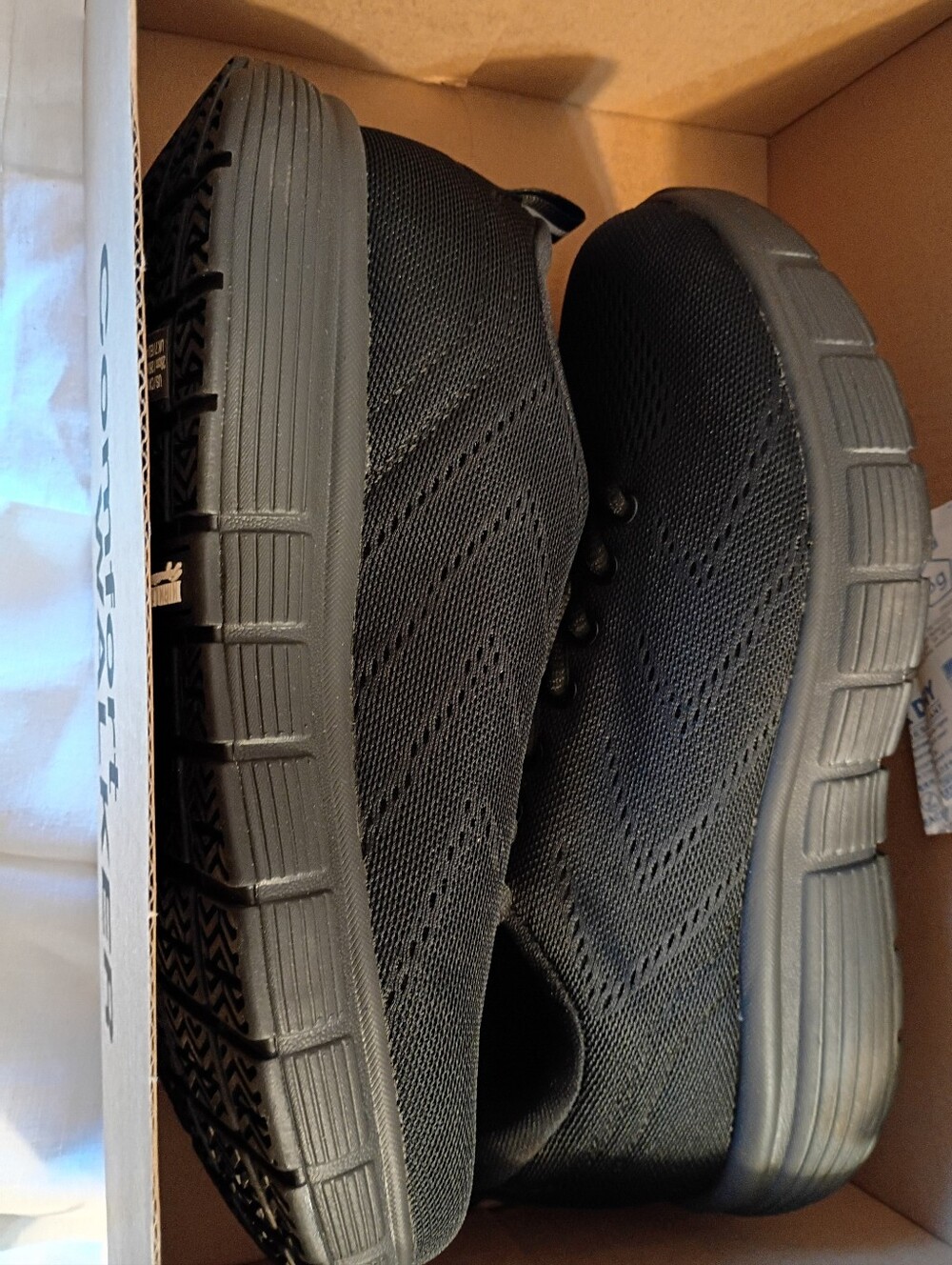 New! Kirkland Signature men’s 8 comfort walker shoes Black - Picture 9 of 9